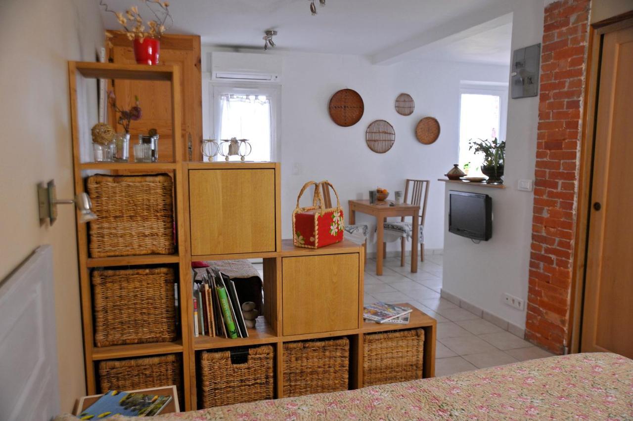 Bed&breakfast La Maison De Nathalie Les Mayons Buitenkant foto