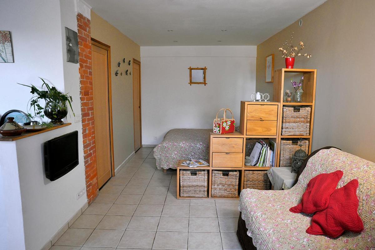 Bed&breakfast La Maison De Nathalie Les Mayons Buitenkant foto