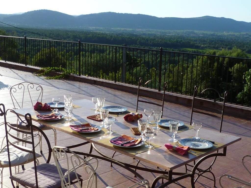 Bed&breakfast La Maison De Nathalie Les Mayons Buitenkant foto