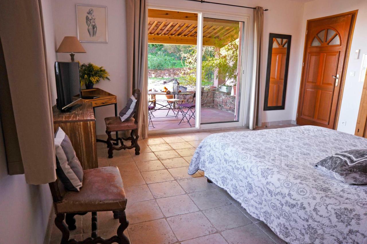 Bed&breakfast La Maison De Nathalie Les Mayons Buitenkant foto