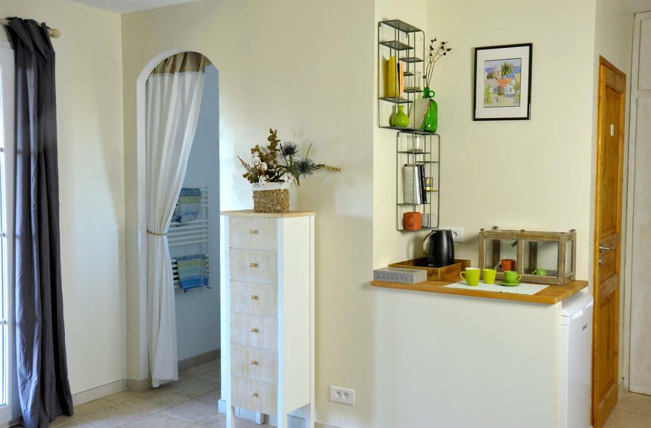 Bed&breakfast La Maison De Nathalie Les Mayons Buitenkant foto