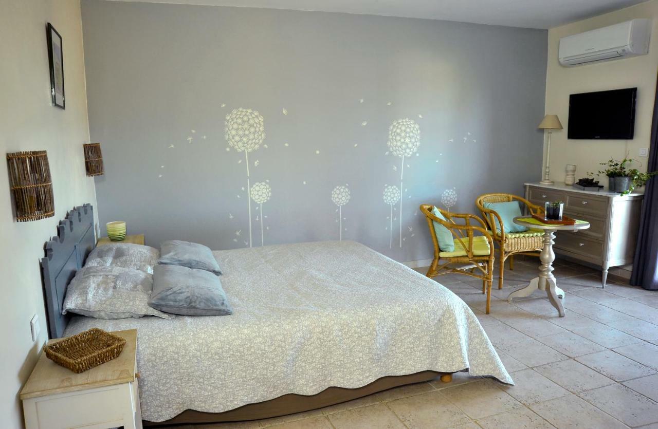 Bed&breakfast La Maison De Nathalie Les Mayons Buitenkant foto