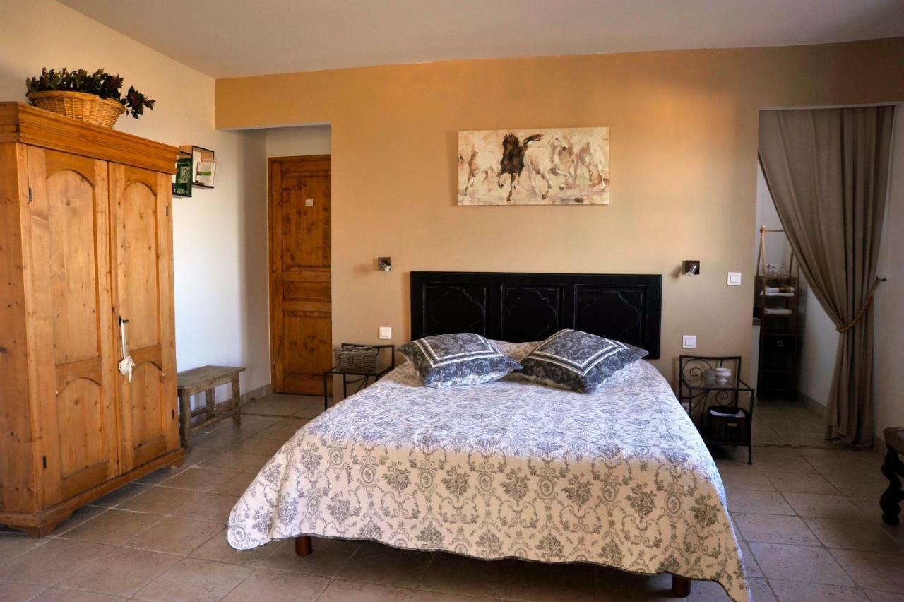 Bed&breakfast La Maison De Nathalie Les Mayons Buitenkant foto