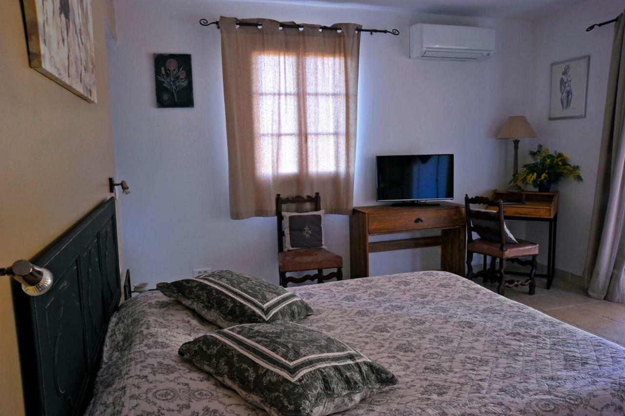 Bed&breakfast La Maison De Nathalie Les Mayons Buitenkant foto