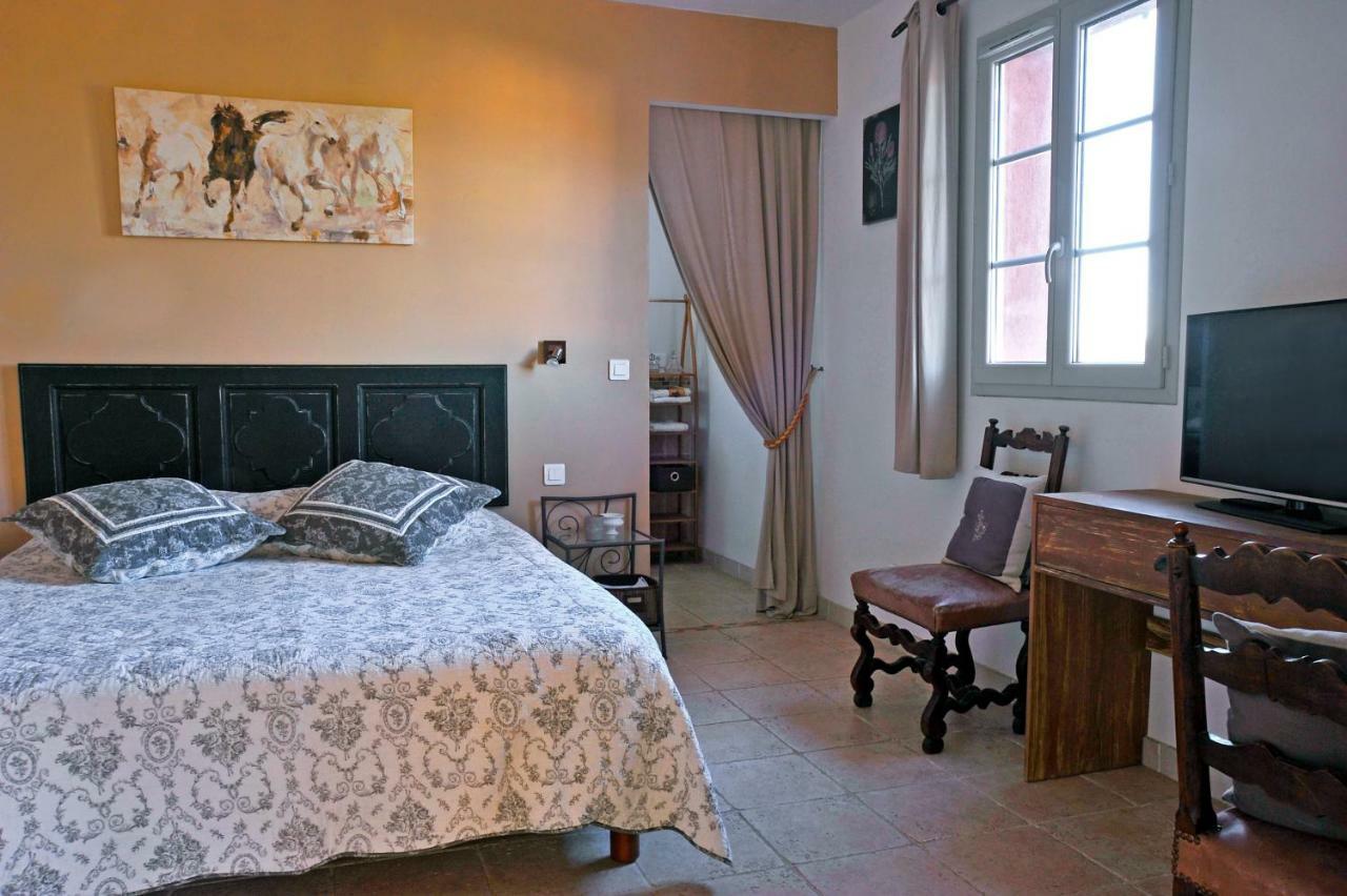 Bed&breakfast La Maison De Nathalie Les Mayons Buitenkant foto